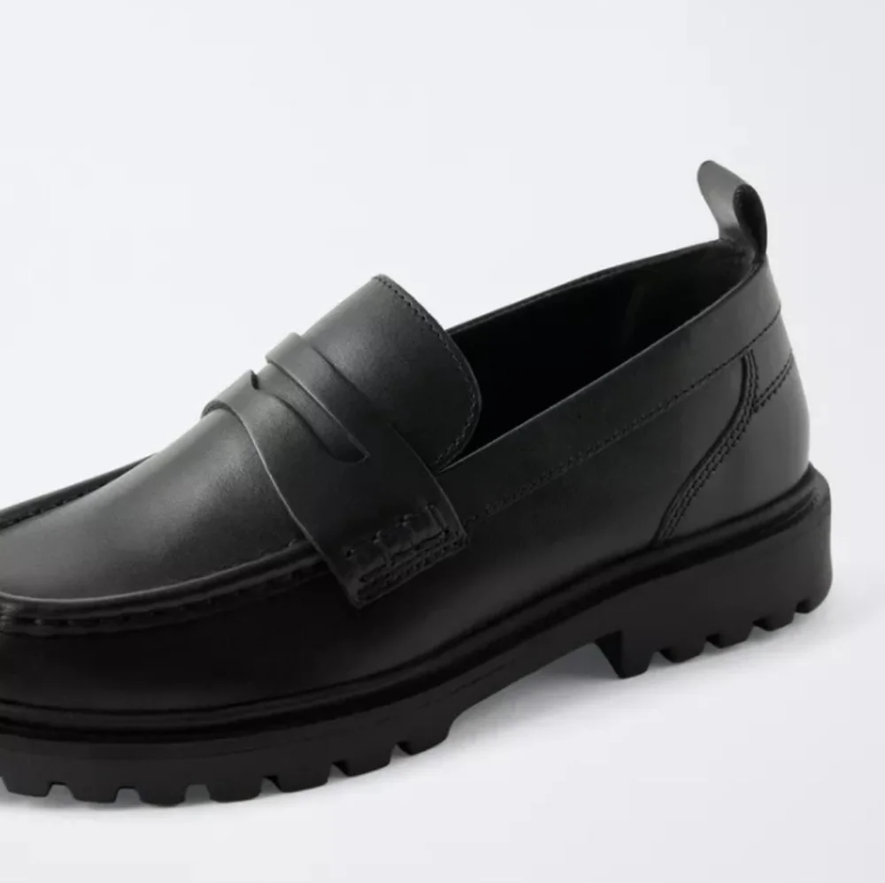 Zara Girls Classic Black Leather School Loafers Sz-34/2.5